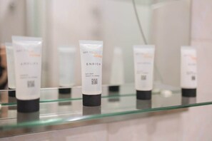 Sèche-cheveux, serviettes fournies