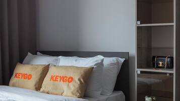 1 bedroom, desk, iron/ironing board, WiFi