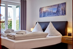 2 bedrooms, travel cot, free WiFi, bed sheets