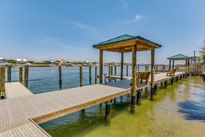 Property grounds - Wind Drift Orange Beach - Bay Views - Boat Slips - 3BR Dual-Waterfront Sleeps 11 (Orange Beach)