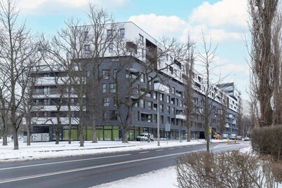 Luxury Apartment with a Balcony | Garage