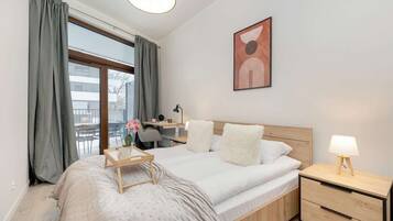 1 bedroom, desk, iron/ironing board, WiFi