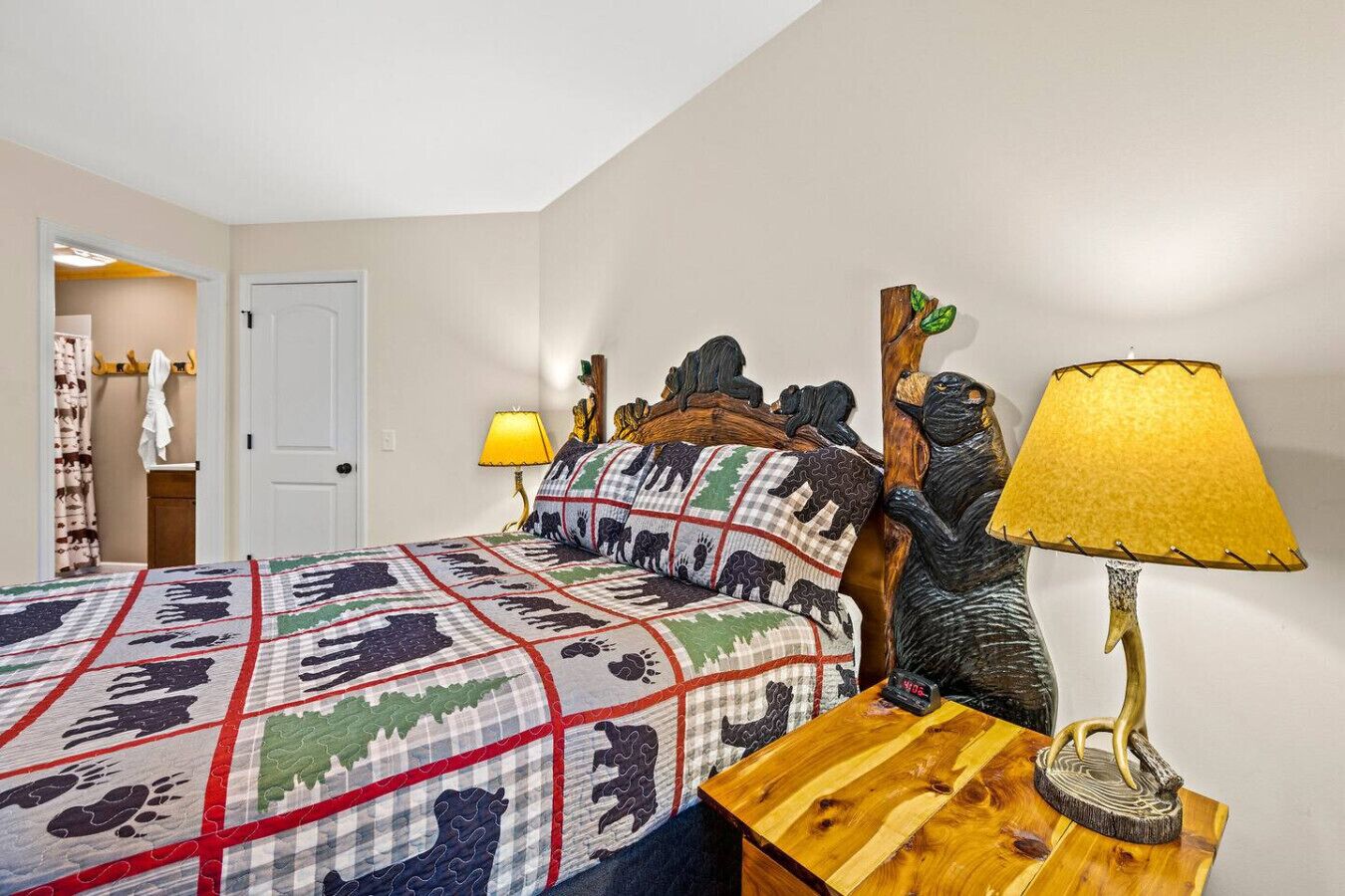 2 bedrooms, desk, free WiFi, bed sheets