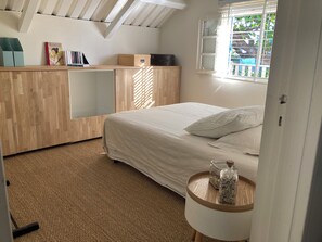 3 habitaciones, escritorio, tabla de planchar con plancha y wifi