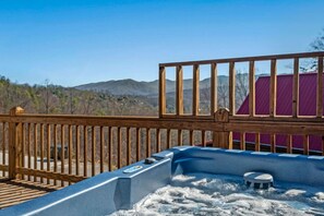 Outdoor spa tub - The Wandering Bear: 5 Mins to Gatlinburg! Cozy 2BR w/Hot Tub + MTN Views! (Gatlinburg)