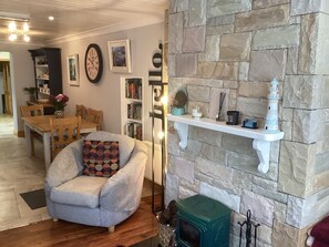Smart TV, fireplace