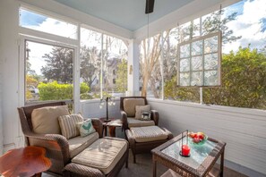 Interior - Duck Pond Grand Downtown Pool Home: 5 BR (Gainesville)