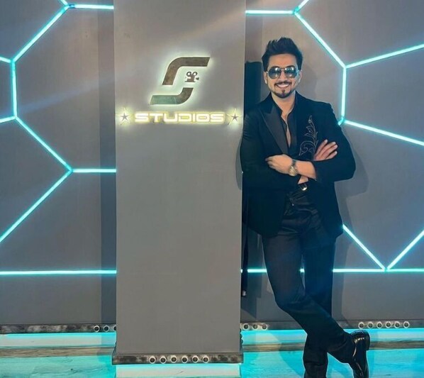 Interior - Bollywood Tour Mumbai & SJ Studios is one of the finest film studios in Mumbai
(मुंबई)