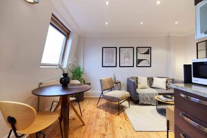 Exterior - The London Cradle - Spacious 1bdr Flat (London)