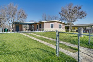 House (2 Bedrooms) | Interior - San Antonio Home Near AFB & Hospitals: WFH Welcome (San Antonio)