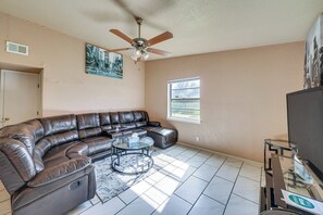 House (2 Bedrooms) | Front of property - San Antonio Home Near AFB & Hospitals: WFH Welcome (San Antonio)