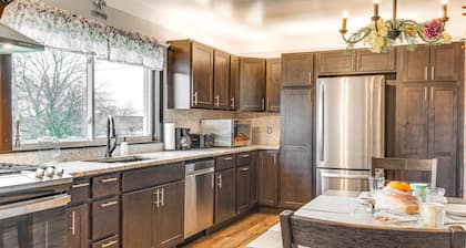 Cozy Richmond Home w/ Fire Pit: Walk, Bike & More!