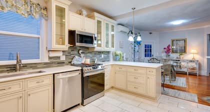 Pet-friendly Salem Apartment w/ Shared Deck!