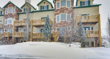 Eden Condo w/ Community Hot Tub, Close to Skiing