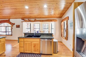 House (3 Bedrooms) | Interior