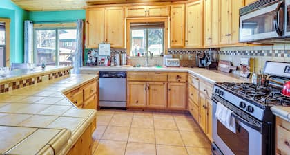 Big Bear Cabin Rental w/ Bbq: 11 Mi to Village!