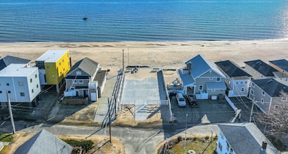 Charming Old Lyme Cottage, Steps to Private Beach!