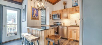 Chic Greek Peak Ski Resort Townhome w/ Balconies!