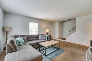 Apartment (3 Bedrooms) | Interior - Clinton Township Condo Near L'anse Creuse Bay! (Clinton Township)