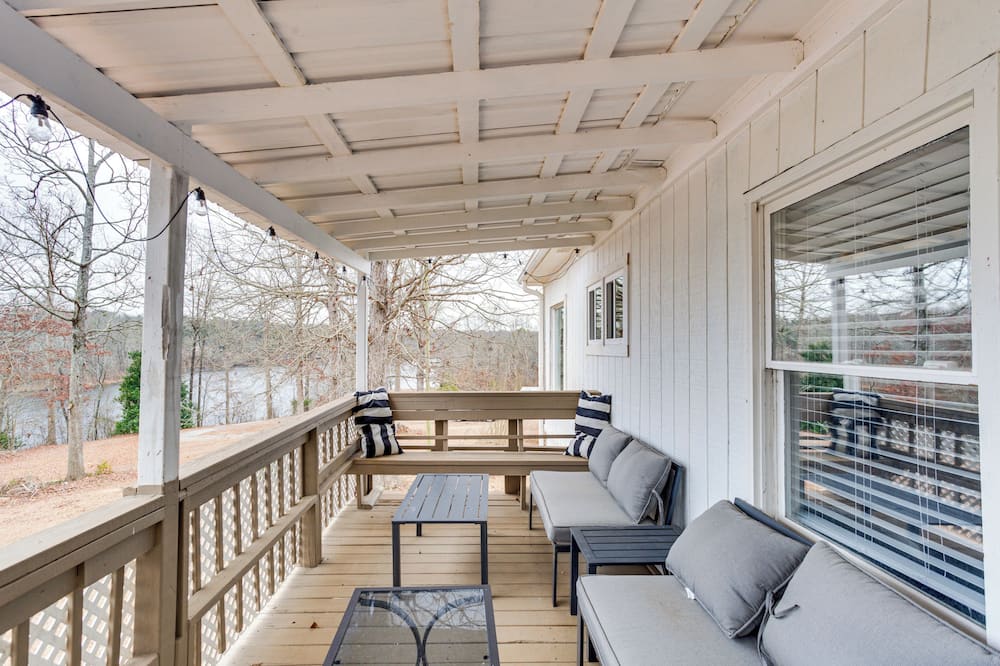 Lakefront Getaway w/ Porch in Athens Area! - Bishop, GA