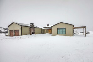 Interior - Pet-friendly Fairfax Cabin Near Missouri River! (Fairfax)