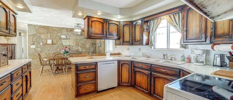 House (3 Bedrooms) | Interior