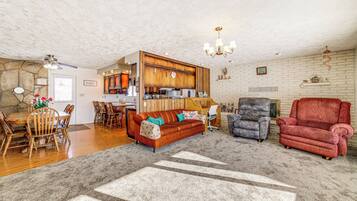 House (3 Bedrooms) | Interior