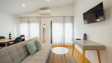 Apartemen Standar | Area keluarga | Televisi layar datar 32-inci dengan saluran TV kabel