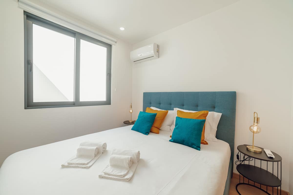 1 quarto, cortinas blackout, quartos à prova de som