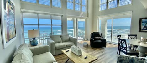 公寓式客房, 3 间卧室 | 起居区 | 智能电视