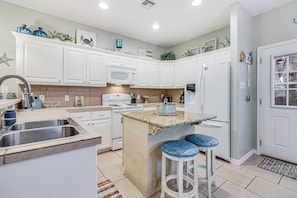 House, 3 Bedrooms | Private kitchen - Made In The Shade Rp808 3 Bedroom Home by RedAwning (Rockport)