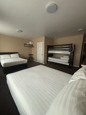 Laptop workspace, iron/ironing board, free WiFi, bed sheets - The Beechfield Hotel (Blackpool)