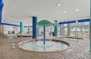 Piscina coperta, una piscina riscaldata