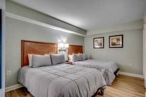 1 bedroom, iron/ironing board, free WiFi, bed sheets - Relaxing Coastal Escape (Myrtle Beach)