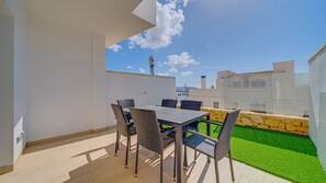 تناول الطعام بالخارج