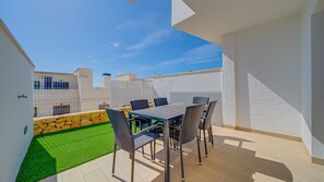 تناول الطعام بالخارج