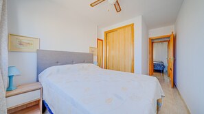 2 chambres, fer et planche à repasser, Wi-Fi gratuit, draps fournis
