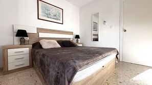 2 slaapkamers, een strijkplank/strijkijzer, gratis wifi, beddengoed