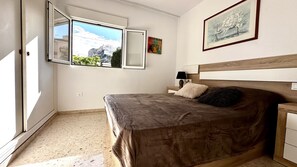 2 chambres, fer et planche à repasser, Wi-Fi gratuit, draps fournis