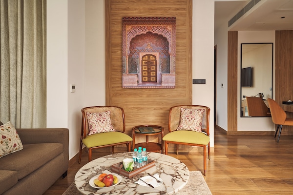 Suite | Minibar, in-room safe, individually decorated, individually furnished