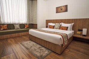 Deluxe Double Room, 1 King Bed with Sofa bed | Minibar, in-room safe, individually decorated, individually furnished
