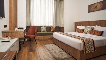 Habitación Deluxe doble, 1 cama de matrimonio grande con sofá cama | Sábanas de algodón egipcio y ropa de cama de alta calidad