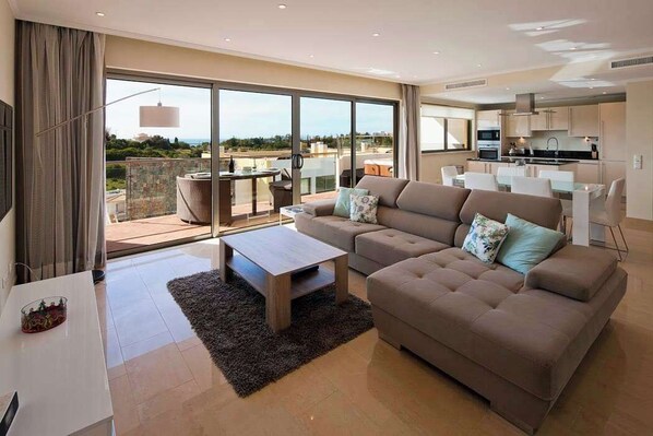 TV - Premier nº 47 - Modern Three Bedroom Apartment with Sea Views (Ferragudo)
