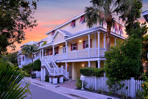 Sleep 16 guests over two side-by-side homes in exclusive Key Cove Landings