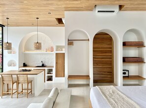 1 bedroom, iron/ironing board, WiFi, bed sheets - Bingin Studio Suite S (Kecamatan Kuta Selatan)