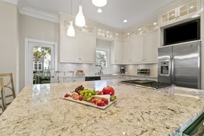 Fridge, microwave, oven, stovetop - Popular location in Atlantic Beach, community pool (Kiawah Island)
