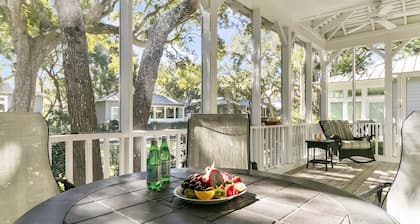 Popular location in Atlantic Beach, community pool