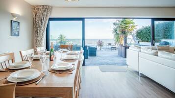 32-inch TV with cable channels, fireplace