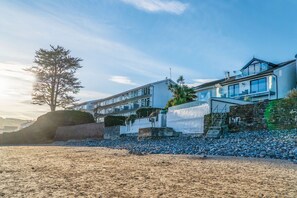 On the beach - Beachways - 5 Bedroom Holiday Home - Saundersfoot (Saundersfoot)