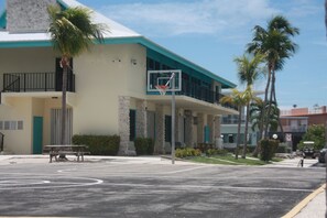 Exterior - Outdoor Resorts at Long Key. Trailer in gated community, pool, 3 bedrooms. (Layton)